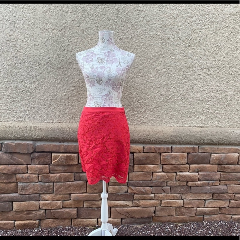 Bebe Coral Floral Lace Mini Skirt Size 8 NWT – Scalloped Hem